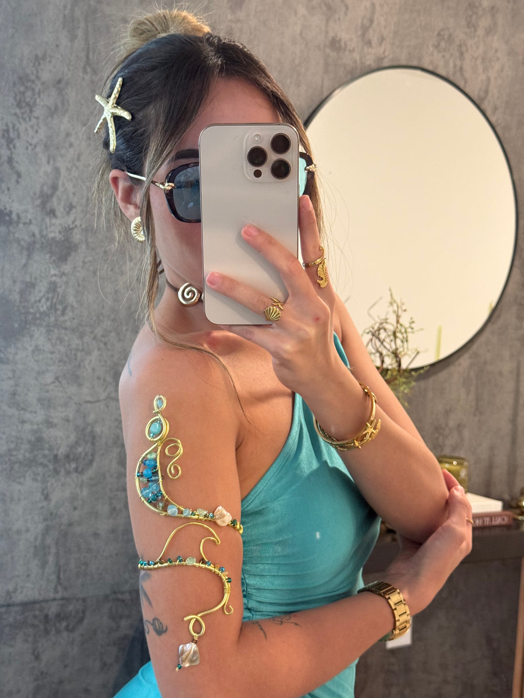 Seahorse arm cuff